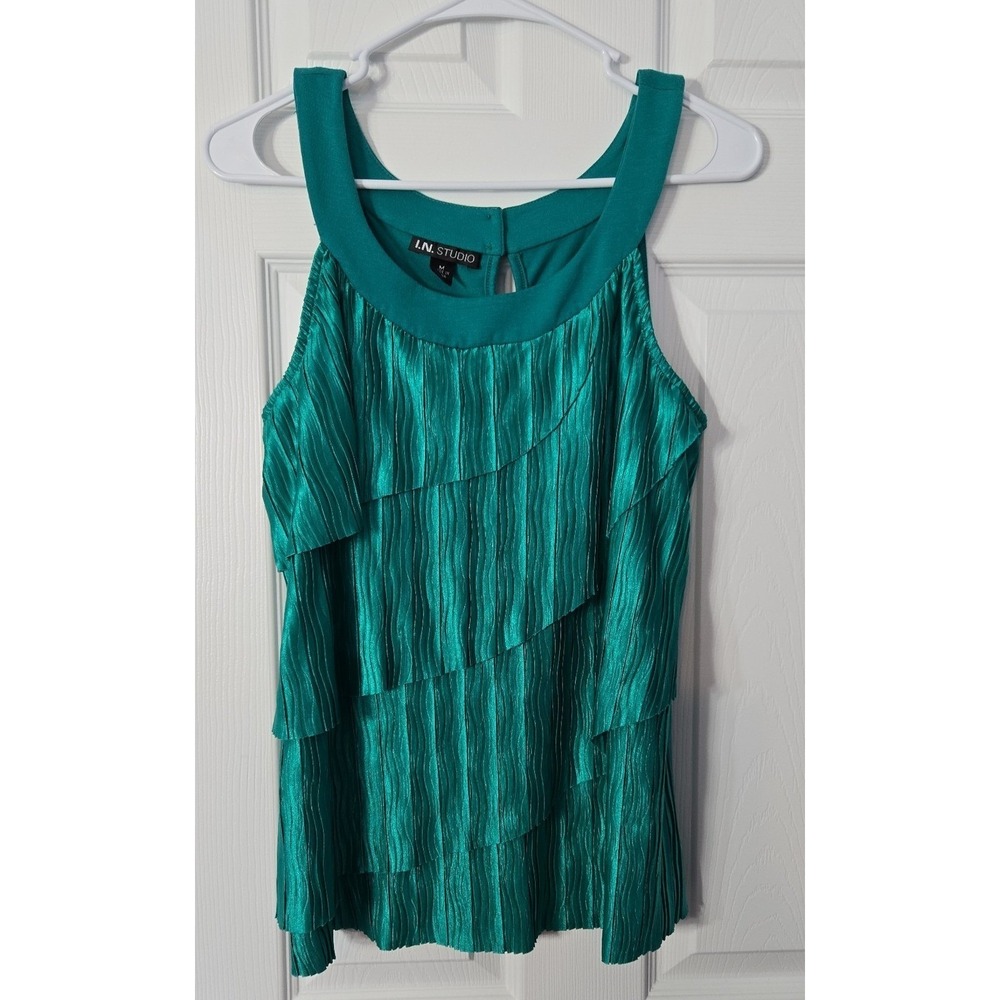 I.N. Studio Womans Sleeveless Top Size Medium Emerald‎ Green with front ruffles.
